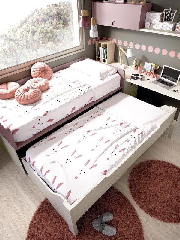 Moderno cuarto juvenil equipado con dos camas, escritorio y armario arce