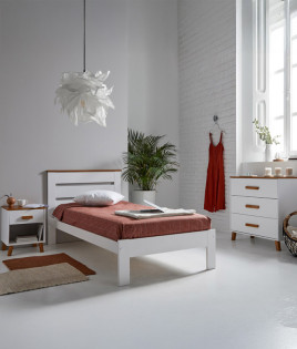 Dormitorio Juvenil fabricado en madera de pino con cama individual, mesita y cómoda Ref TA06