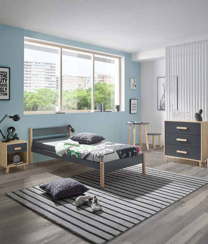 Dormitorio Juvenil fabricado en madera de pino con cama, mesita y cómoda Ref TA03