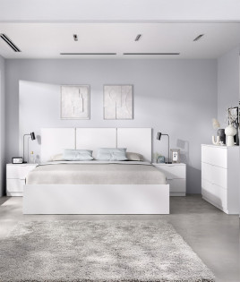 Dormitorio matrimonial con cama, mesitas y cómoda Ref YK41