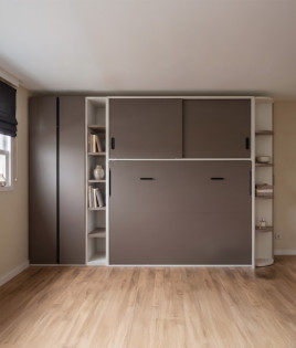 Dormitorio con cama abatible matrimonial, armario, estantería y zapatero Ref YC535