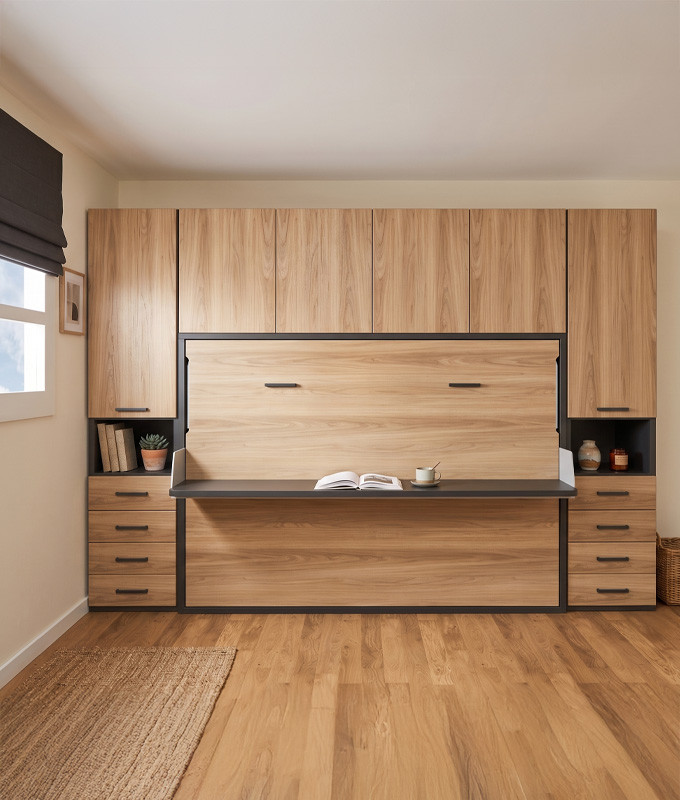 Dormitorio con cama abatible matrimonial con escritorio, armarios y altillo Ref YC542