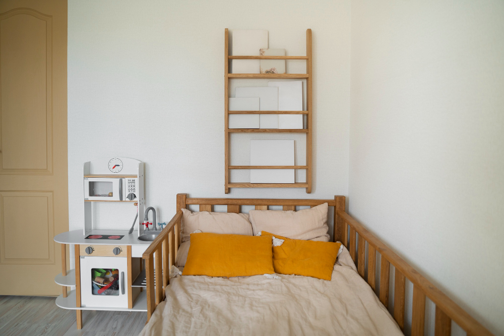 Cama casita infantil nórdica con cama nido inferior.